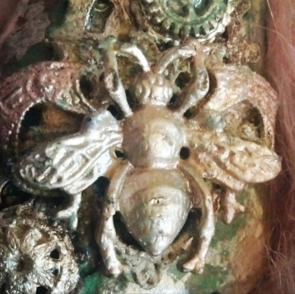 Rustic handmade citrine bee necklace - Picture 6 of 6